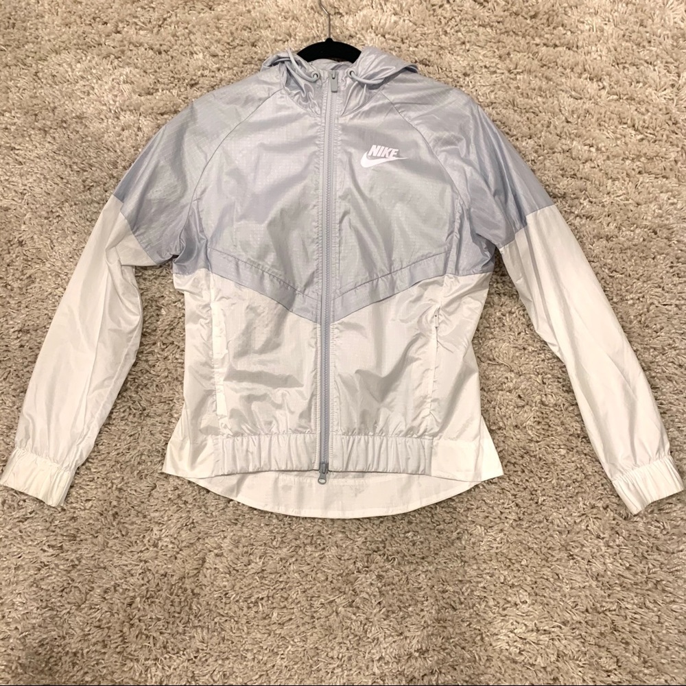 NIKE WINDBREAKER. WOMENS. SIZE SMALL. WORN ONCE!!!